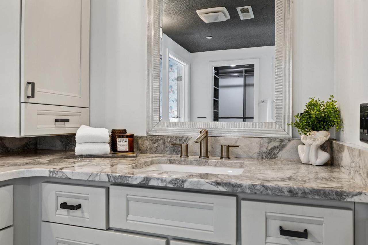 Iowa River Landing Luxury 2-Bed & 2-Bath Condo Coralville Exterior foto