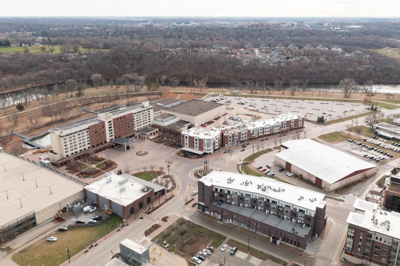 Iowa River Landing Luxury 2-Bed & 2-Bath Condo Coralville Exterior foto